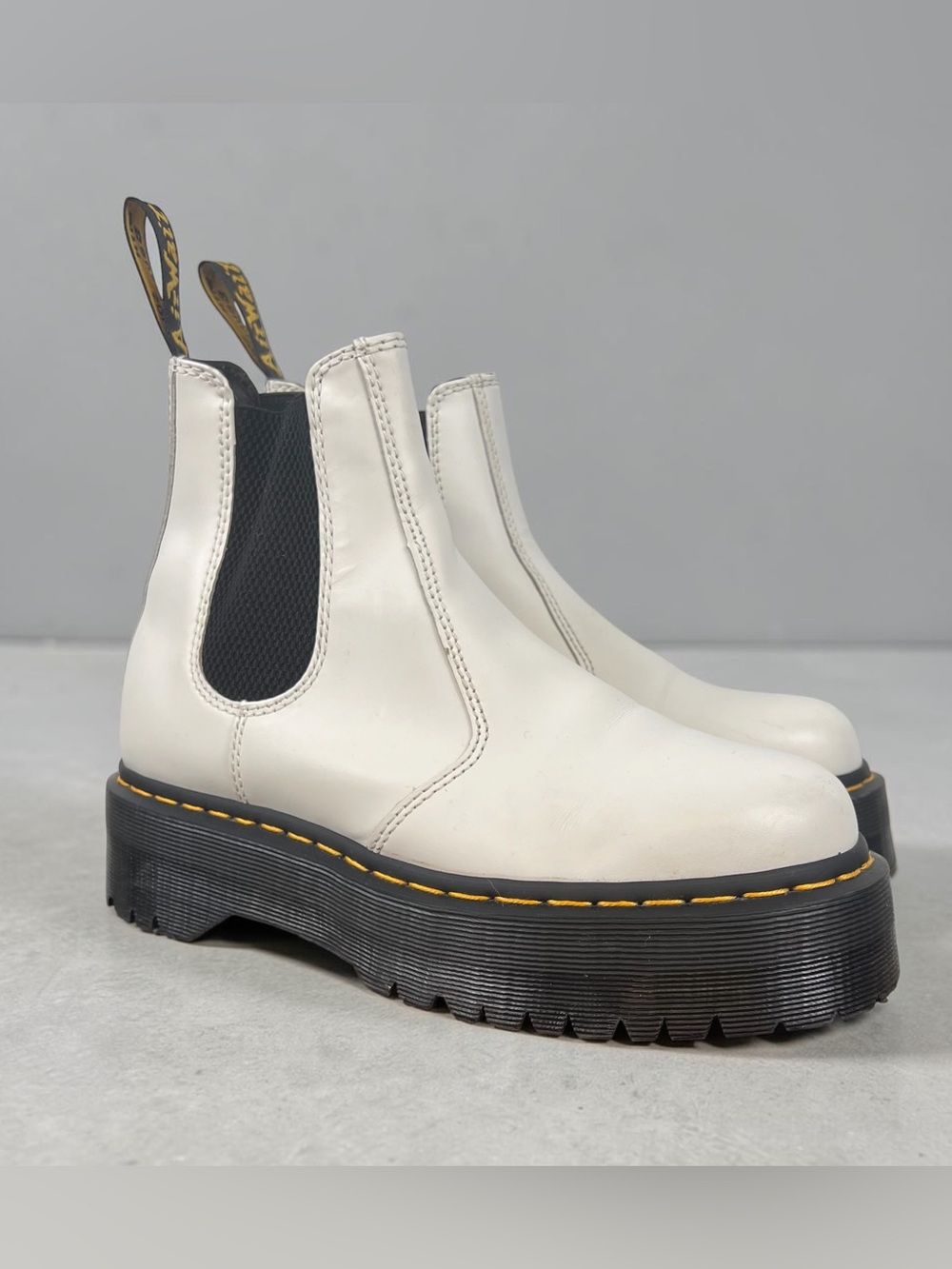 Dr. Martens 2976 Quad Chelsea Boots Women Size 8 White Leather Platform Lug Sole